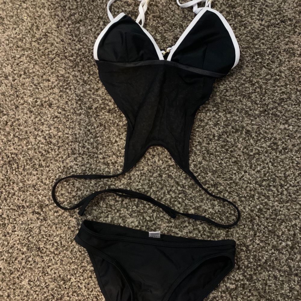 Whit and black bikini small